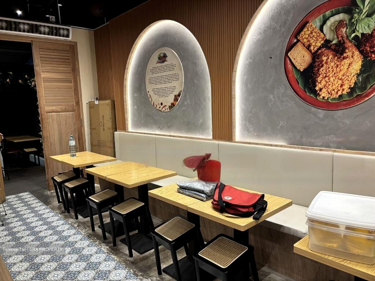 Maxwell Food Centre (D1), Retail #457428301